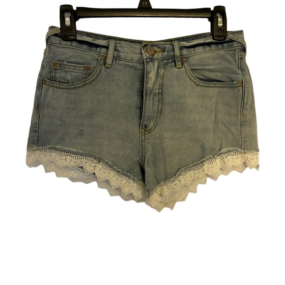 Free People Cut Off Denim Booty Shorts with Frills‎ Size 26 Waist (US 2) - Picture 1 of 9